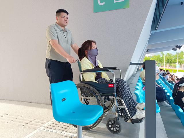 馆无障碍设, 人观众的现, 并配备陪护 馆无障碍设, 人观众的现, 并配备陪护