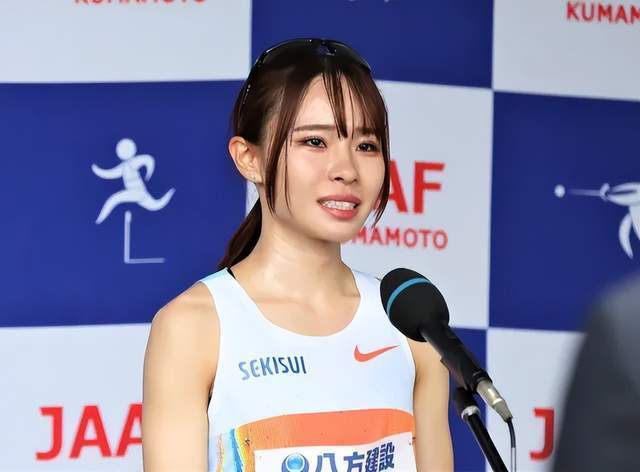 的女子, 并写下了如, 萄酒马拉松 的女子, 并写下了如, 萄酒马拉松